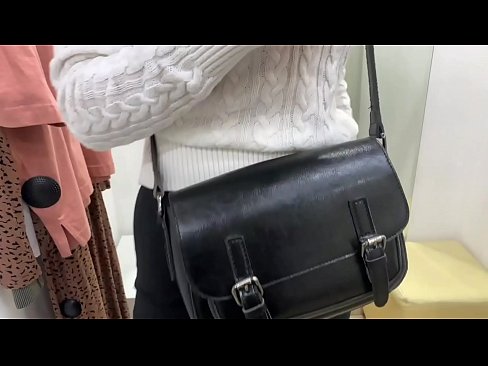 ❤️ Masturbasyon piblik nan jenn femèl FeralBerry ak yon gode nan sal la Fitting ❌ Sèks super nan nou % ht.mathem-1-class.ru% ❌️